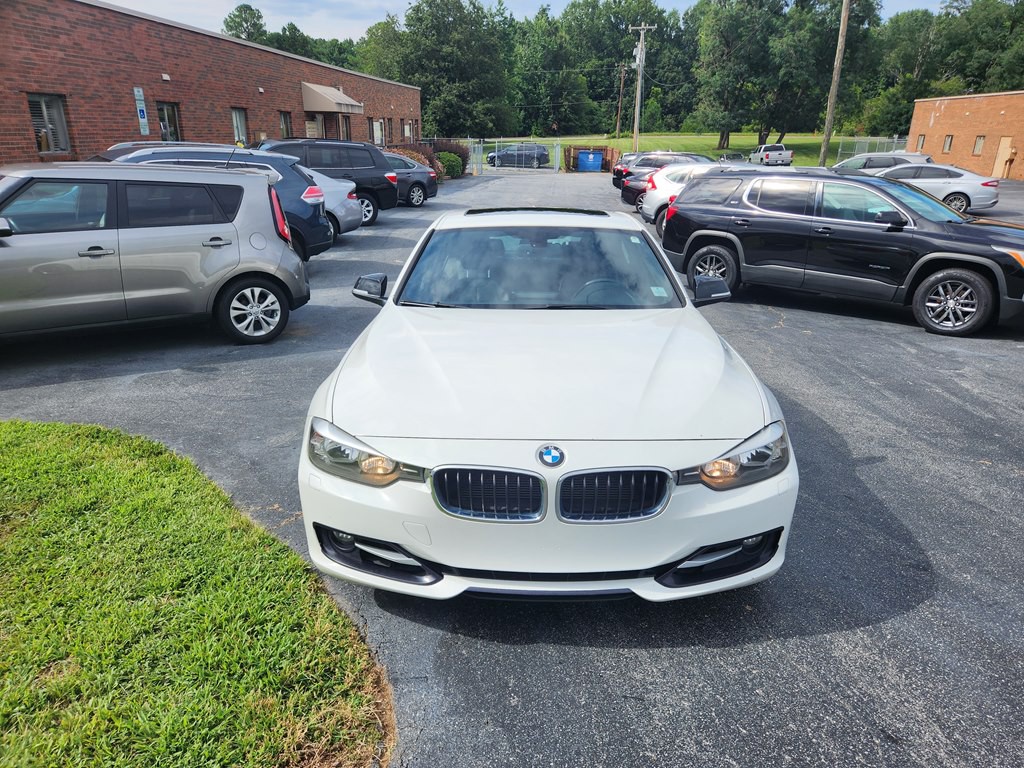 2013 BMW 3 Series Image 2
