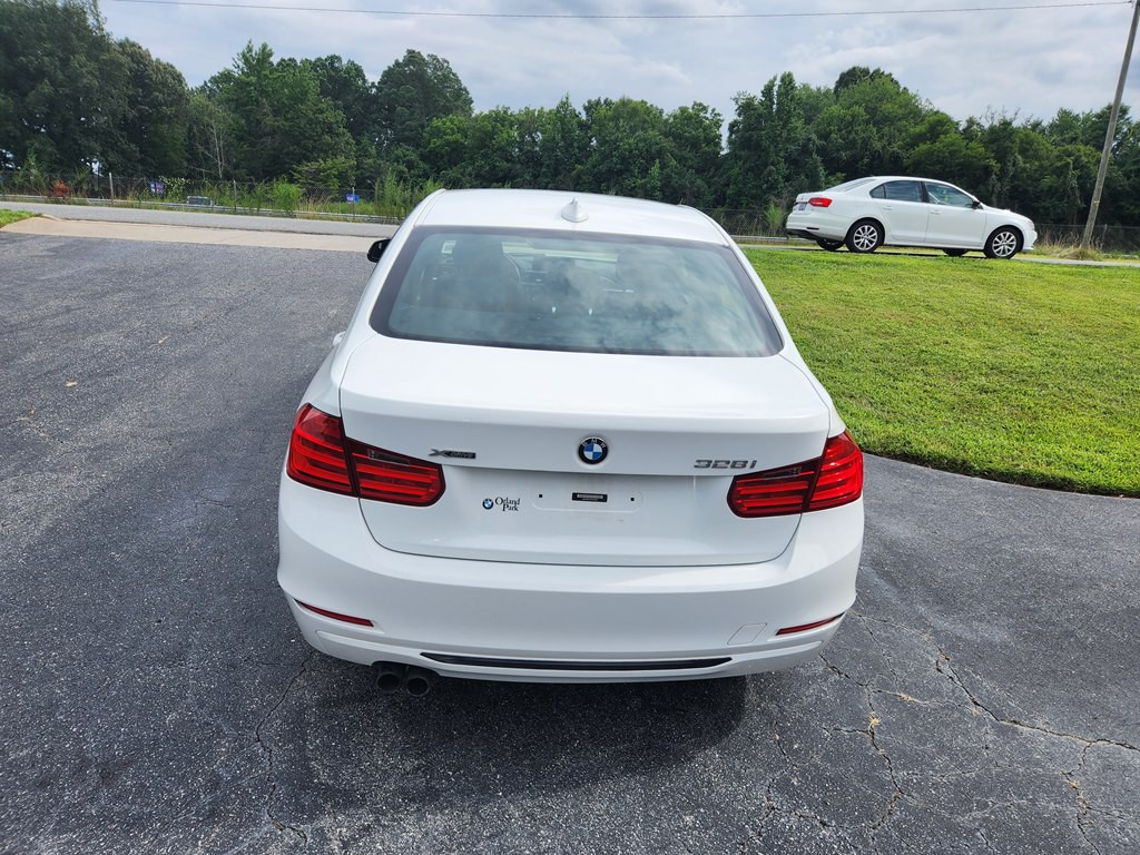 2013 BMW 3 Series Image 5