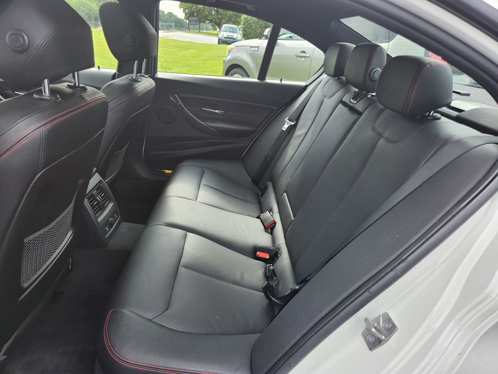 2013 BMW 3 Series Image 11