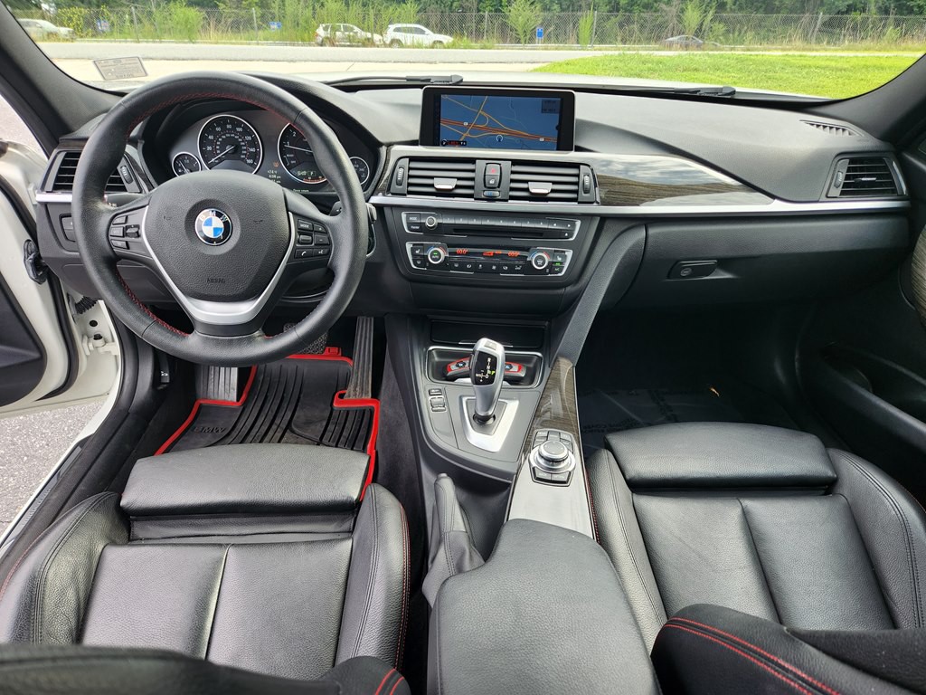 2013 BMW 3 Series Image 13