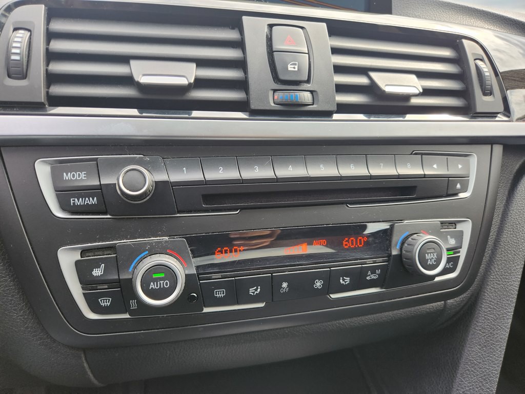 2013 BMW 3 Series Image 17