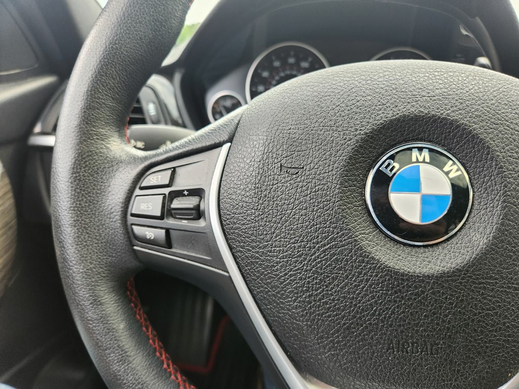 2013 BMW 3 Series Image 21