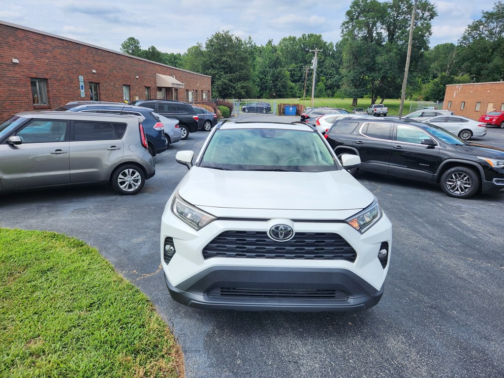 2019 Toyota Rav4 Image 2
