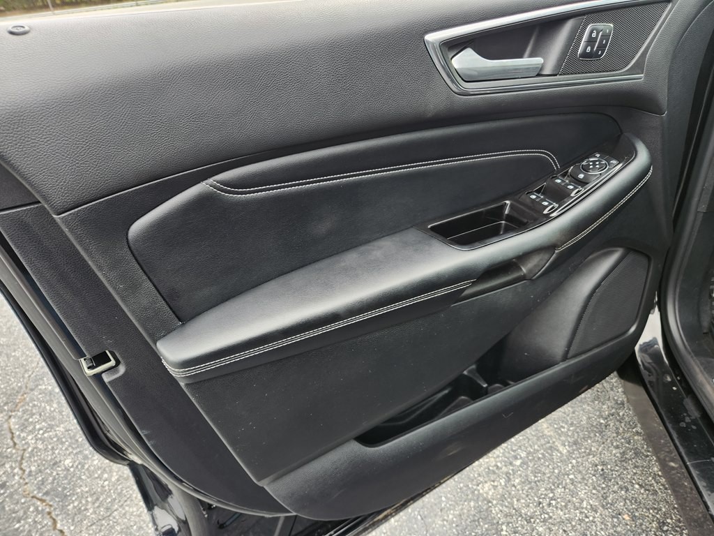 2016 Ford Edge Image 9