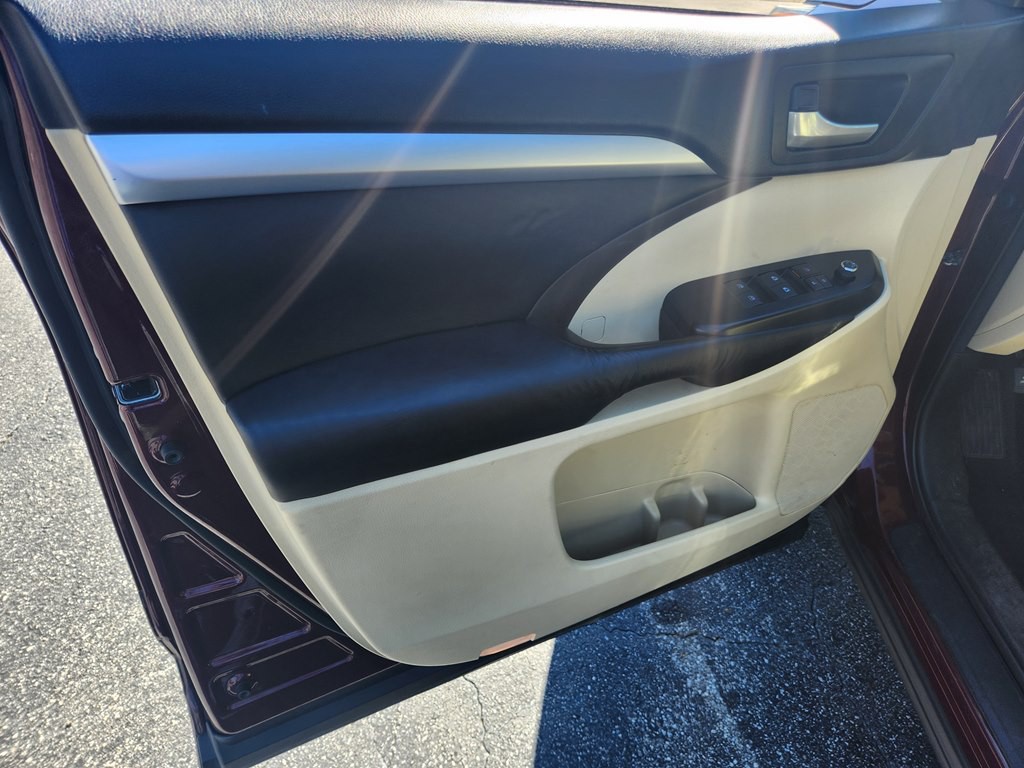 2016 Toyota Highlander Image 11