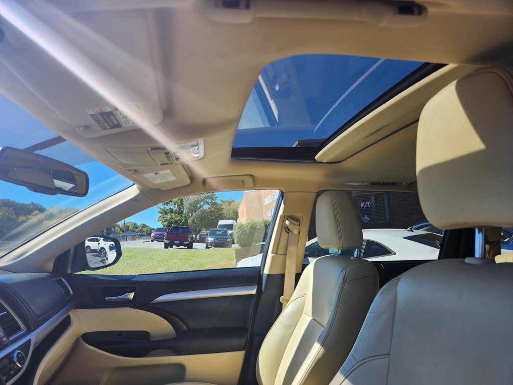 2016 Toyota Highlander Image 13