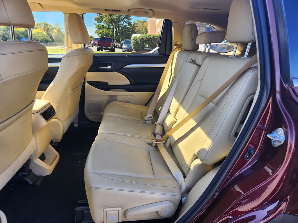 2016 Toyota Highlander Image 14