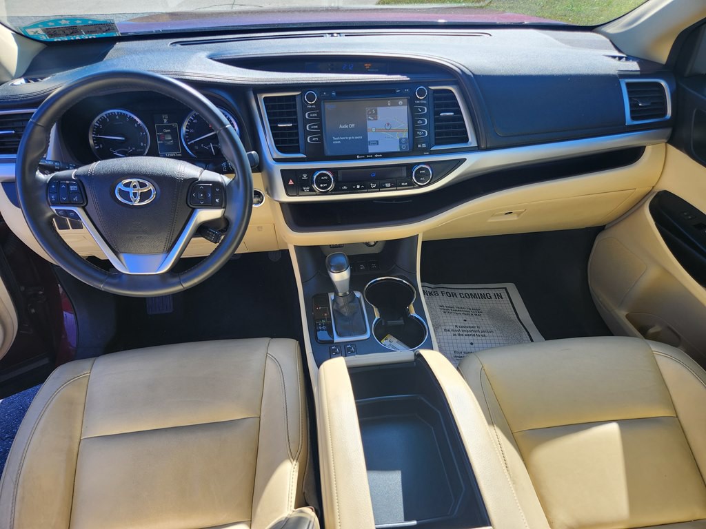 2016 Toyota Highlander Image 17