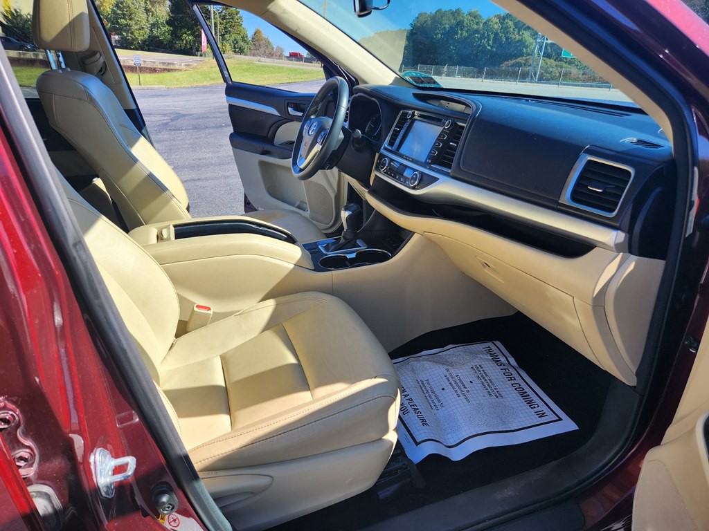 2016 Toyota Highlander Image 19