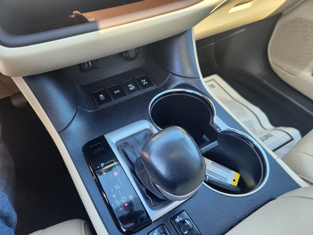 2016 Toyota Highlander Image 20