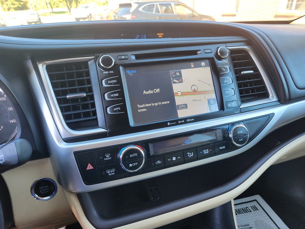 2016 Toyota Highlander Image 21