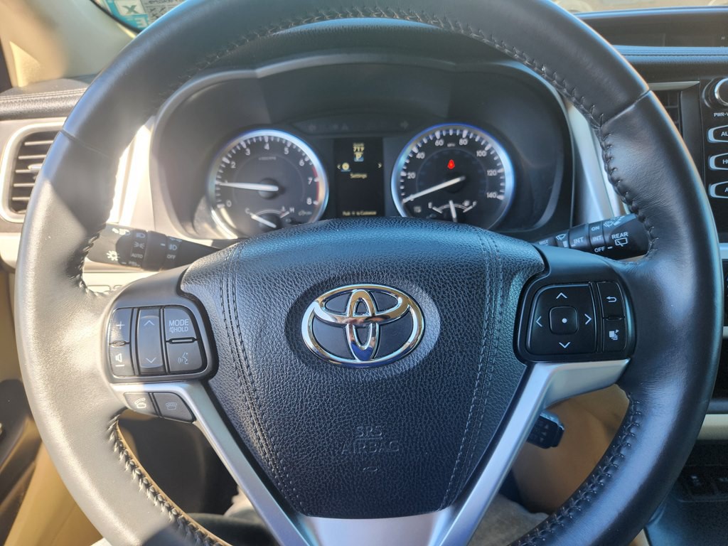 2016 Toyota Highlander Image 27