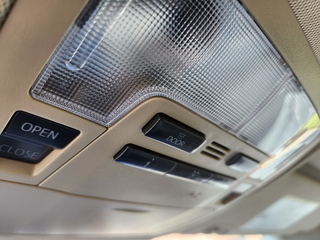 2016 Toyota Highlander Image 29