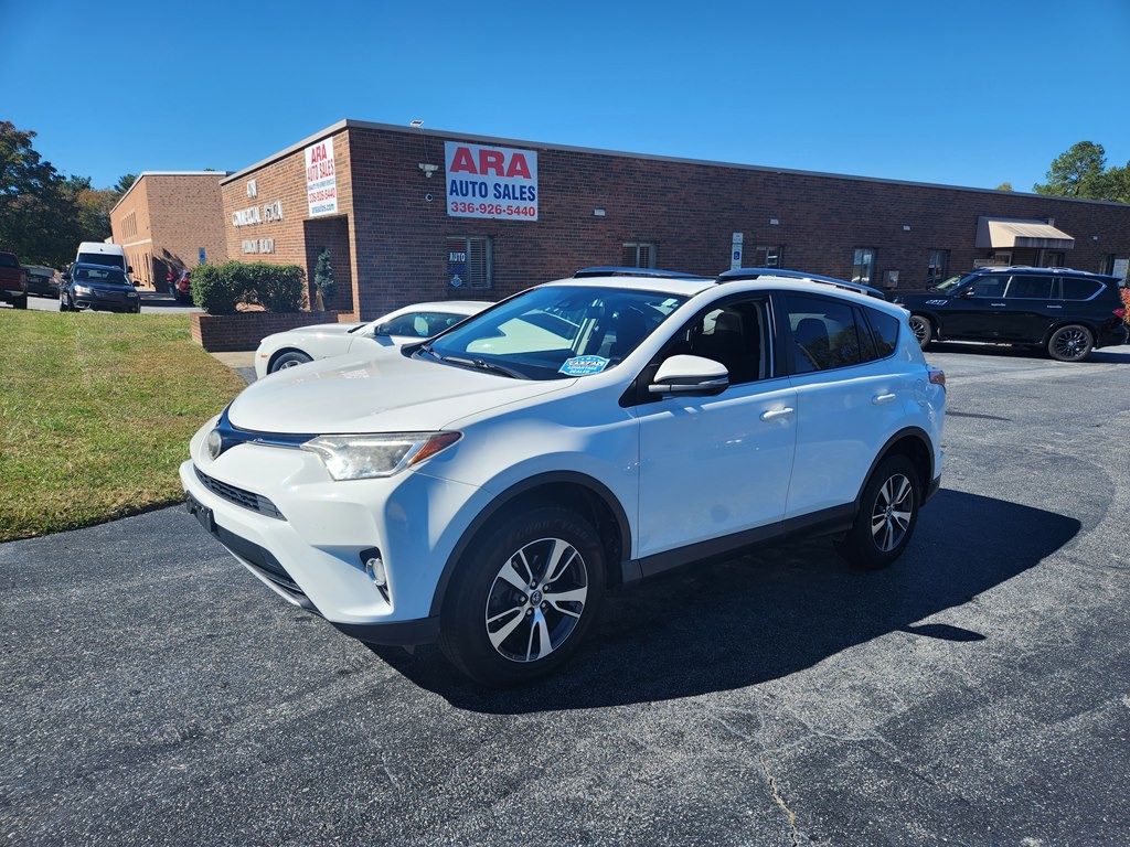 2017 Toyota Rav4 Image 1