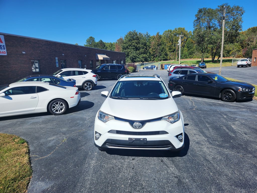2017 Toyota Rav4 Image 2