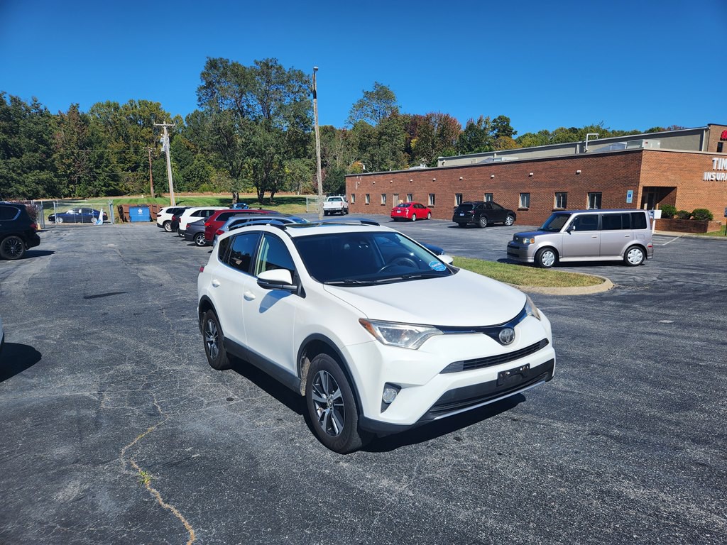 2017 Toyota Rav4 Image 3