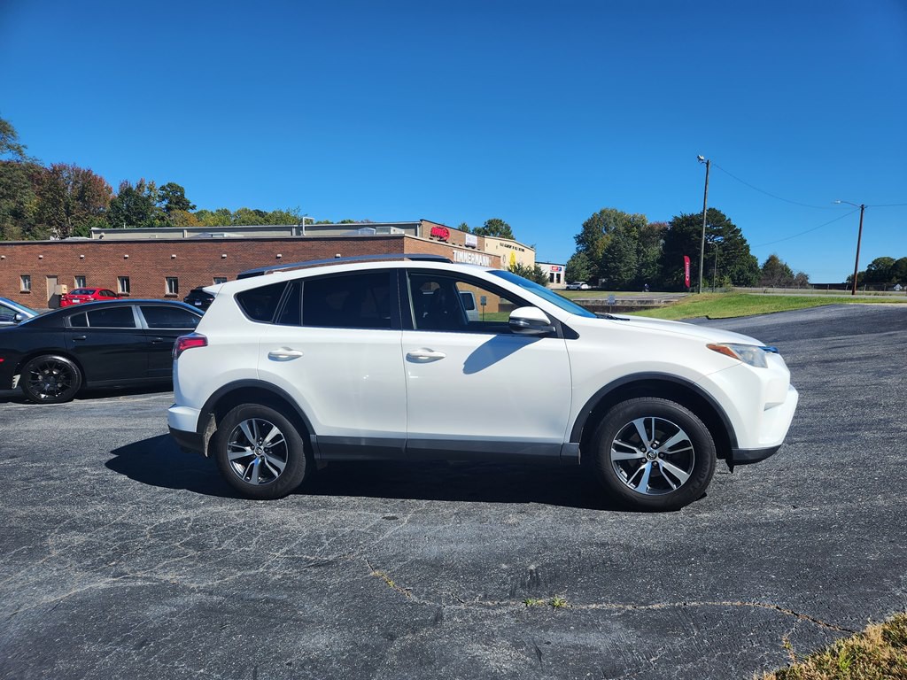 2017 Toyota Rav4 Image 4