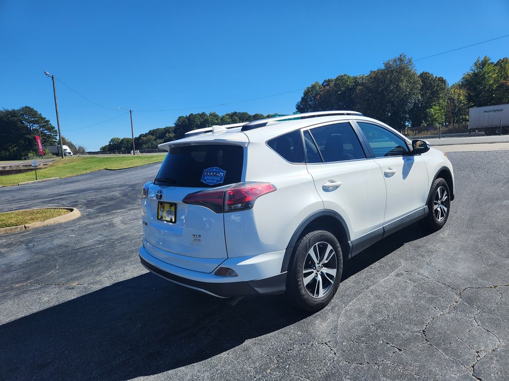 2017 Toyota Rav4 Image 5