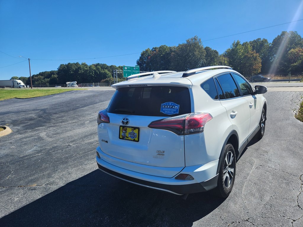 2017 Toyota Rav4 Image 6