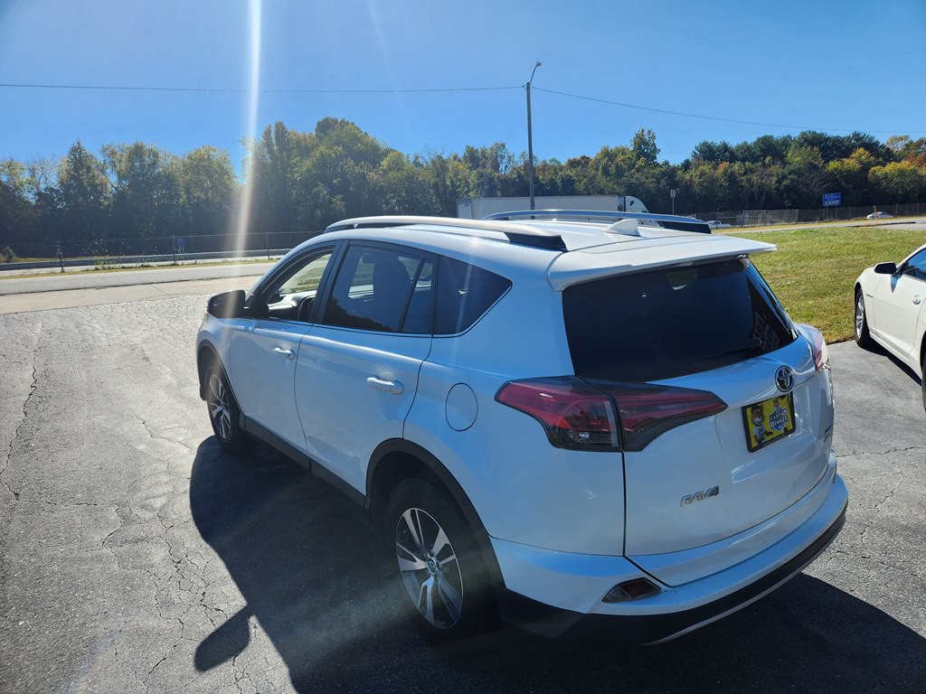 2017 Toyota Rav4 Image 8