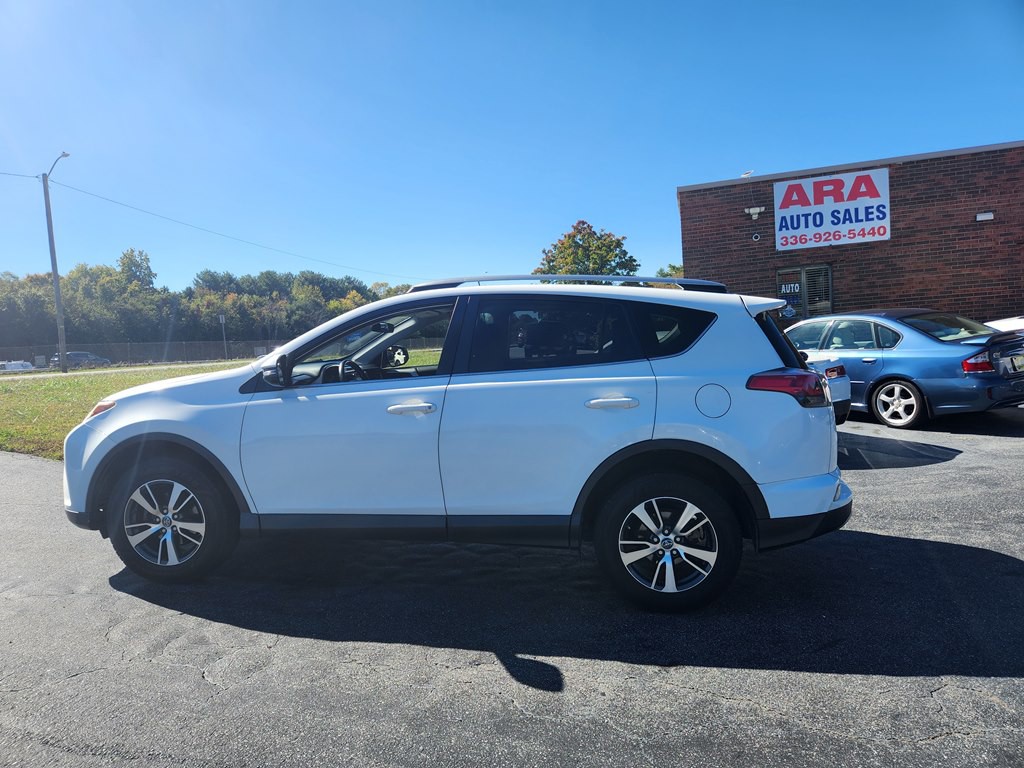 2017 Toyota Rav4 Image 9