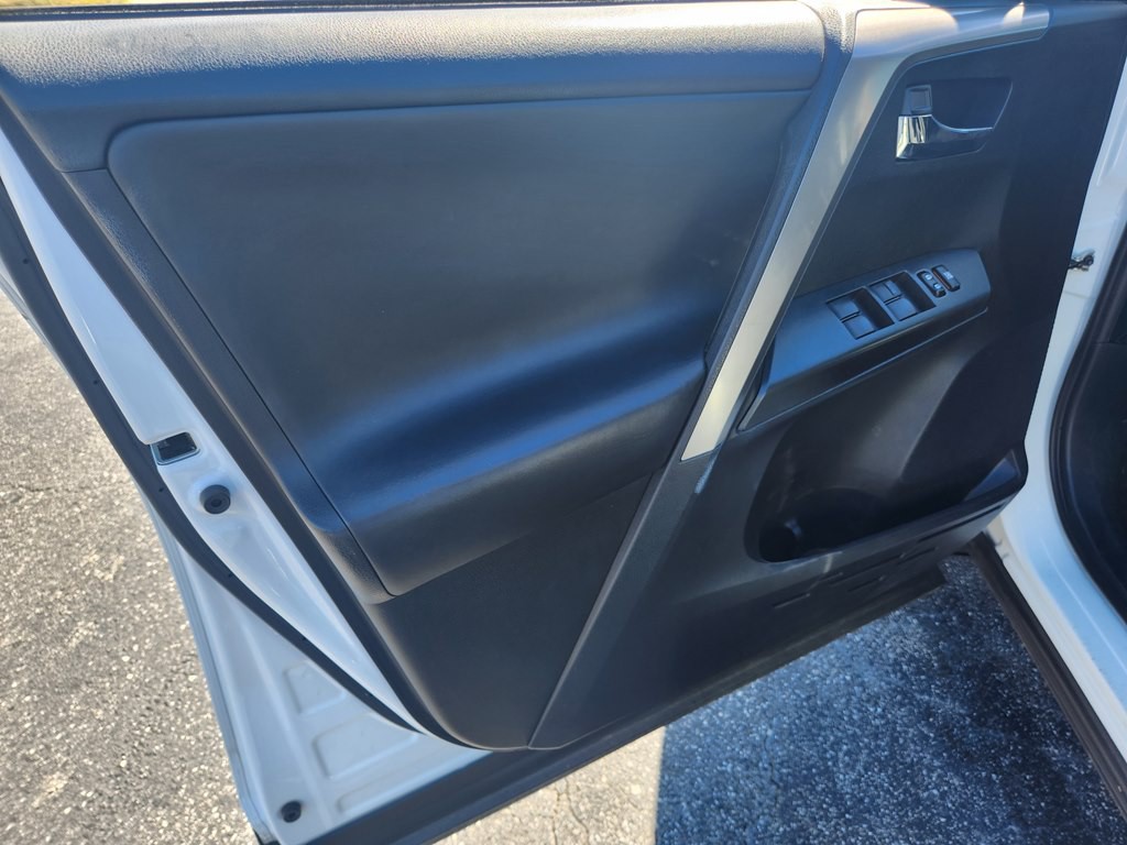 2017 Toyota Rav4 Image 11