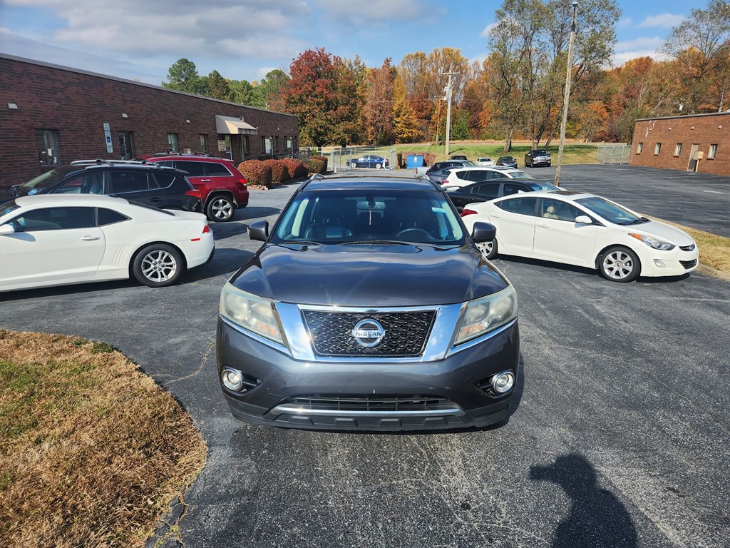 2014 Nissan Pathfinder Image 2