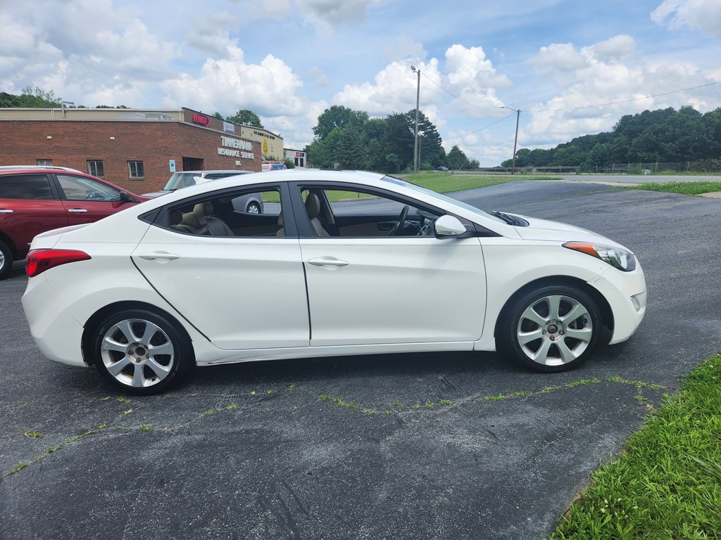 2013 Hyundai Elantra Image 4