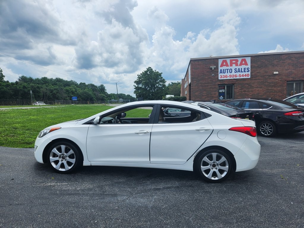 2013 Hyundai Elantra Image 8