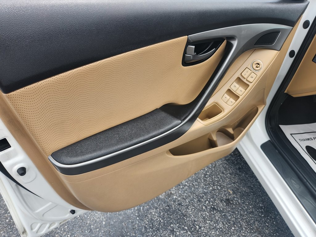 2013 Hyundai Elantra Image 10
