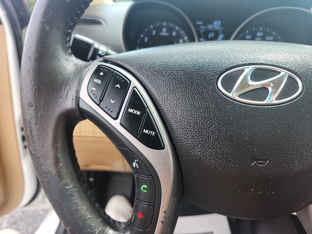 2013 Hyundai Elantra Image 19