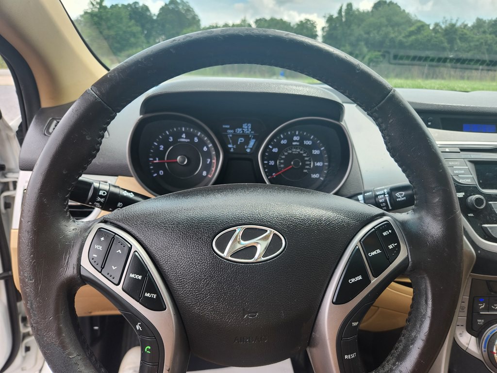 2013 Hyundai Elantra Image 20