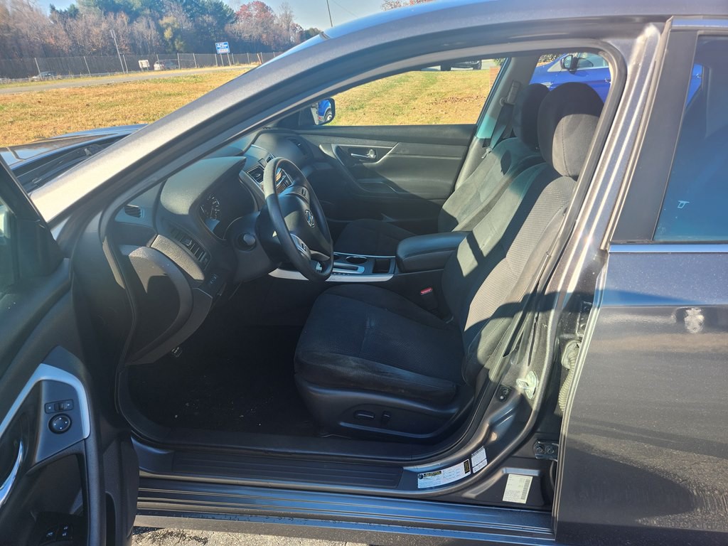 2015 Nissan Altima Image 9