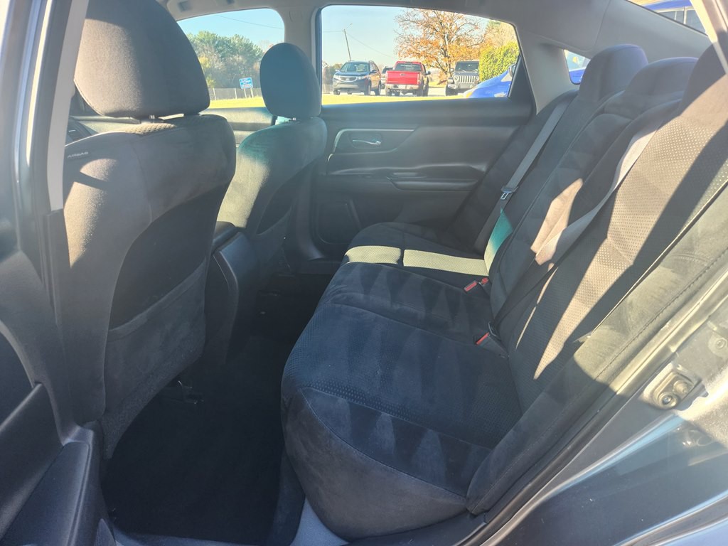 2015 Nissan Altima Image 10