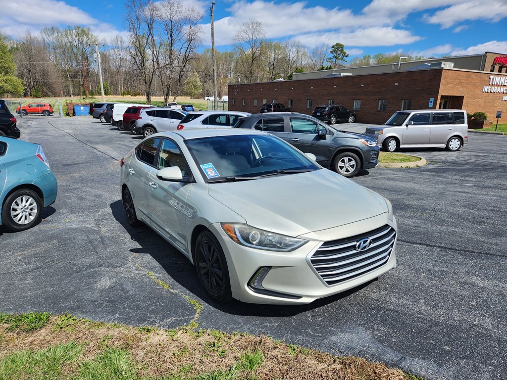 2017 Hyundai Elantra Image 3