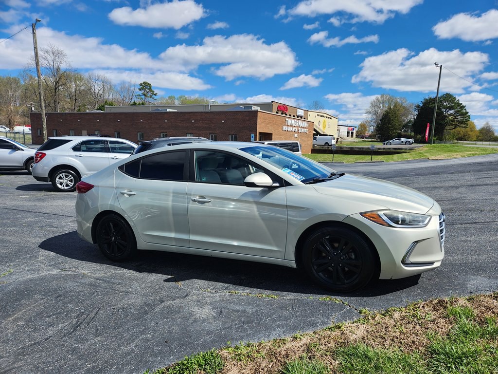 2017 Hyundai Elantra Image 4