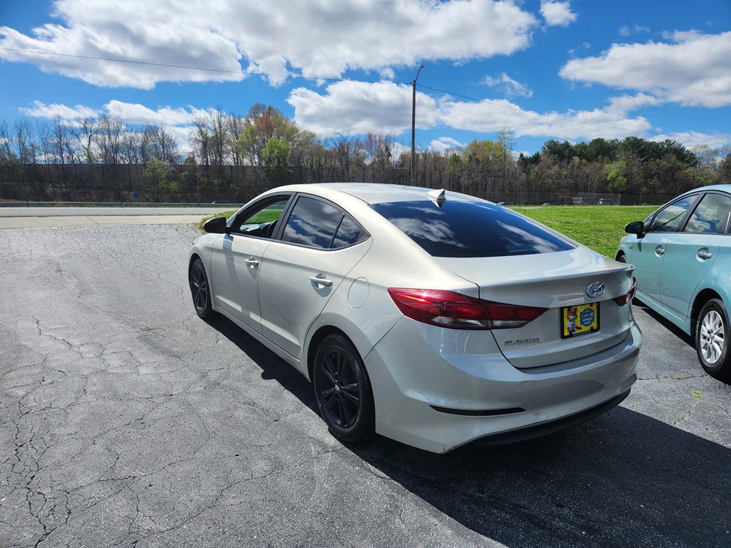 2017 Hyundai Elantra Image 7