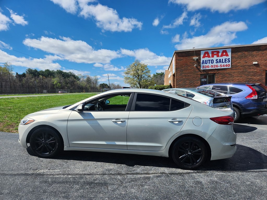2017 Hyundai Elantra Image 8