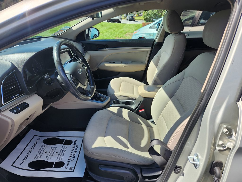 2017 Hyundai Elantra Image 10