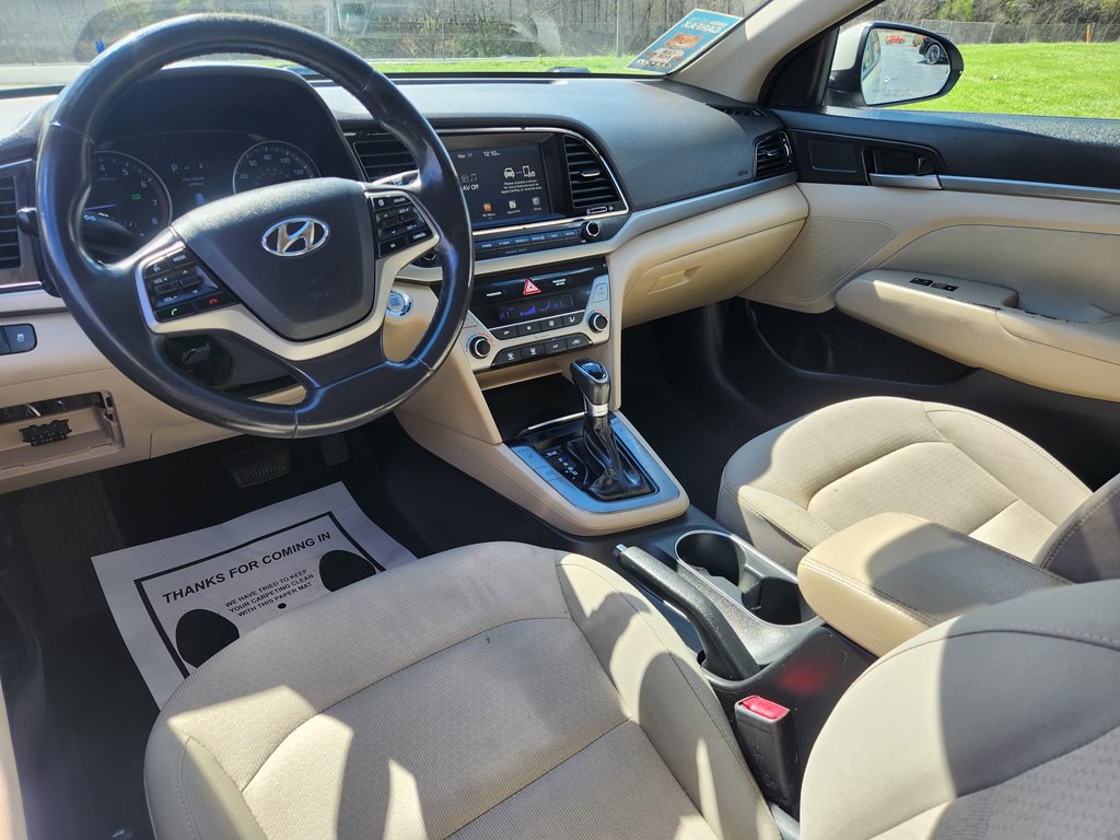 2017 Hyundai Elantra Image 12