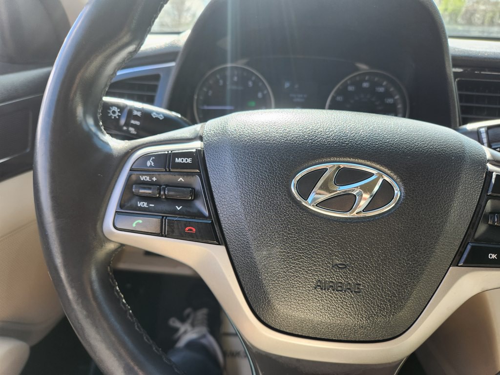 2017 Hyundai Elantra Image 17