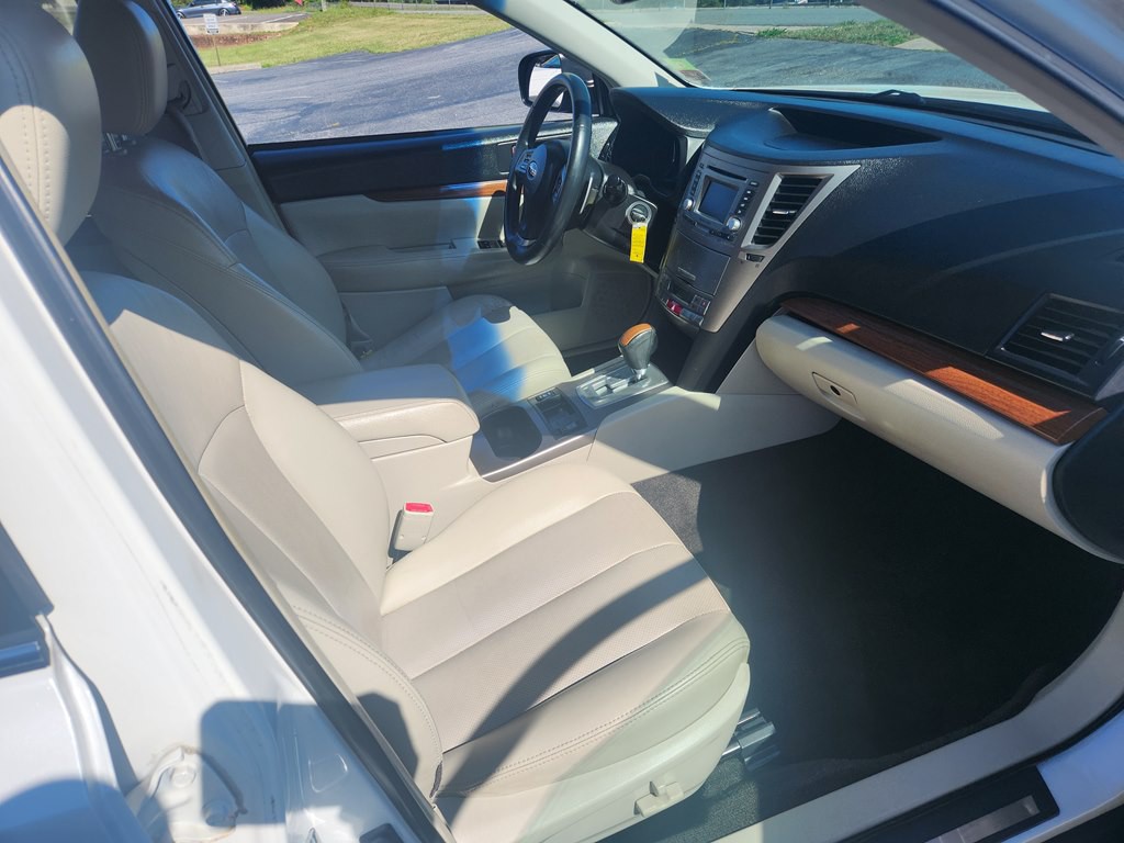 2013 Subaru Outback Image 12