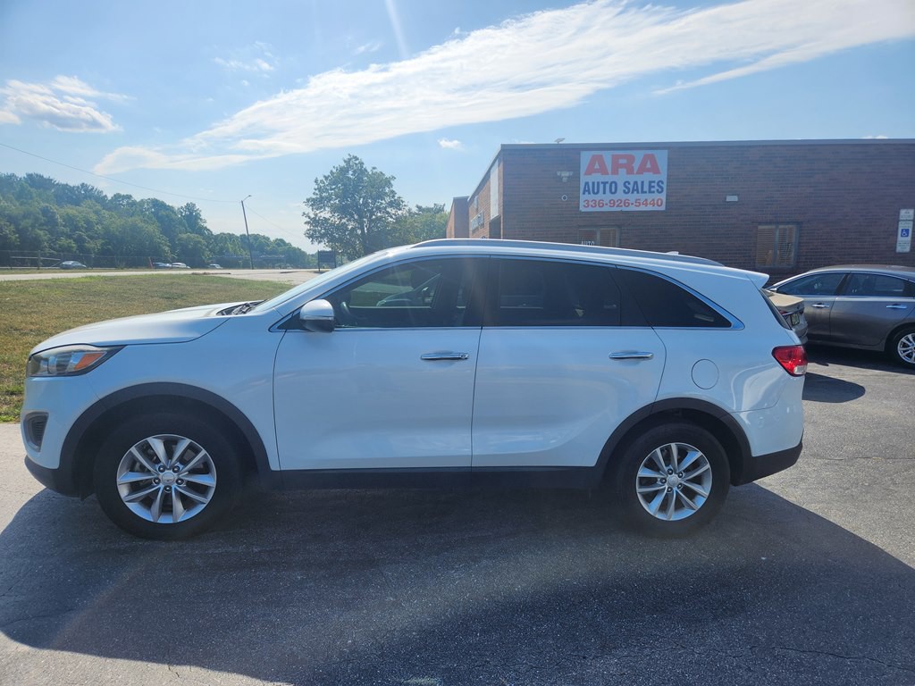 2016 Kia Sorento Image 2