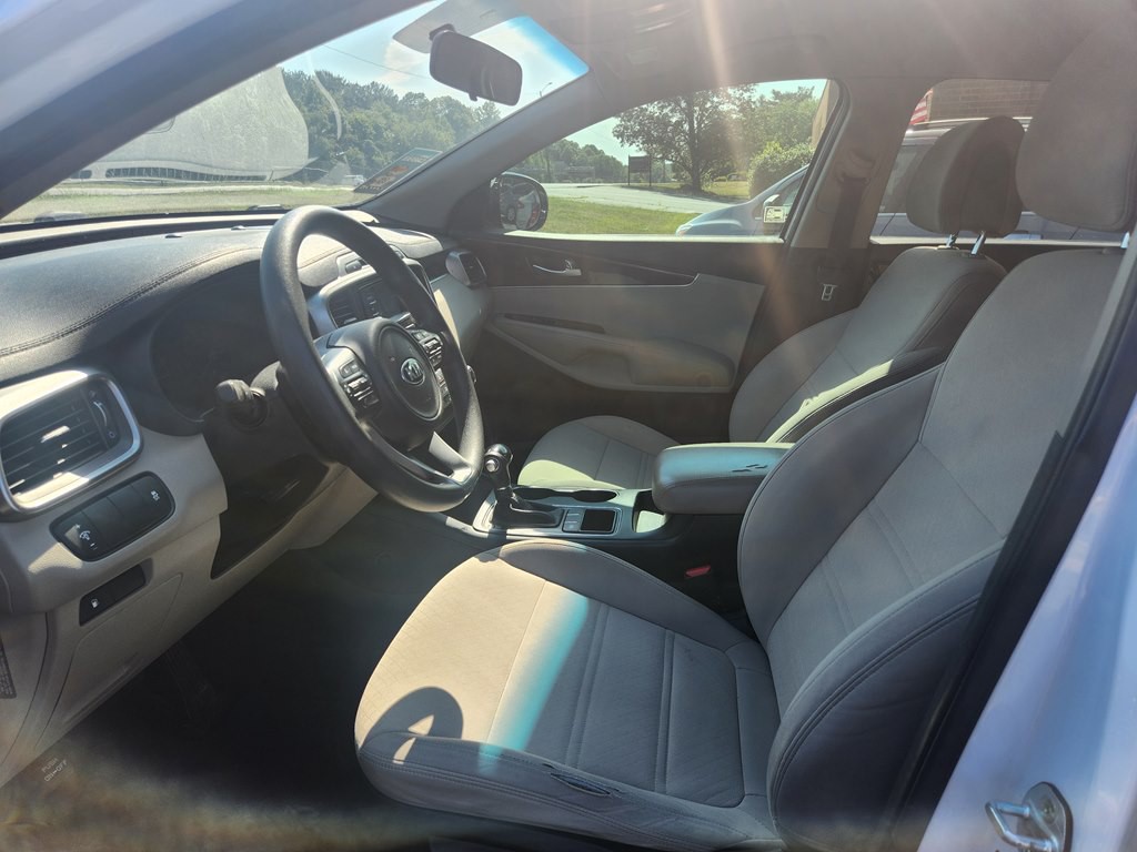2016 Kia Sorento Image 8