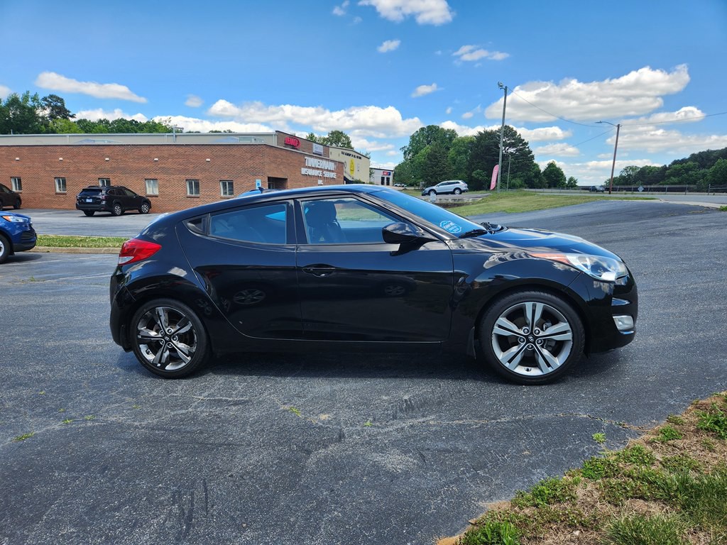 2017 Hyundai Veloster Image 4