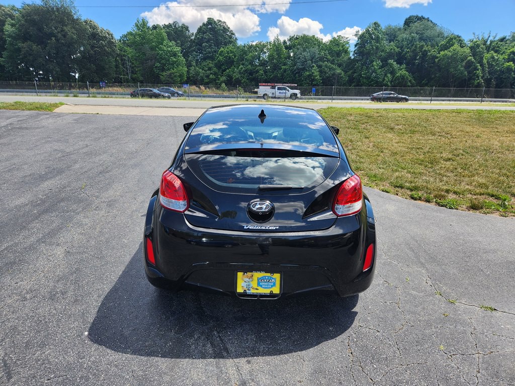 2017 Hyundai Veloster Image 6