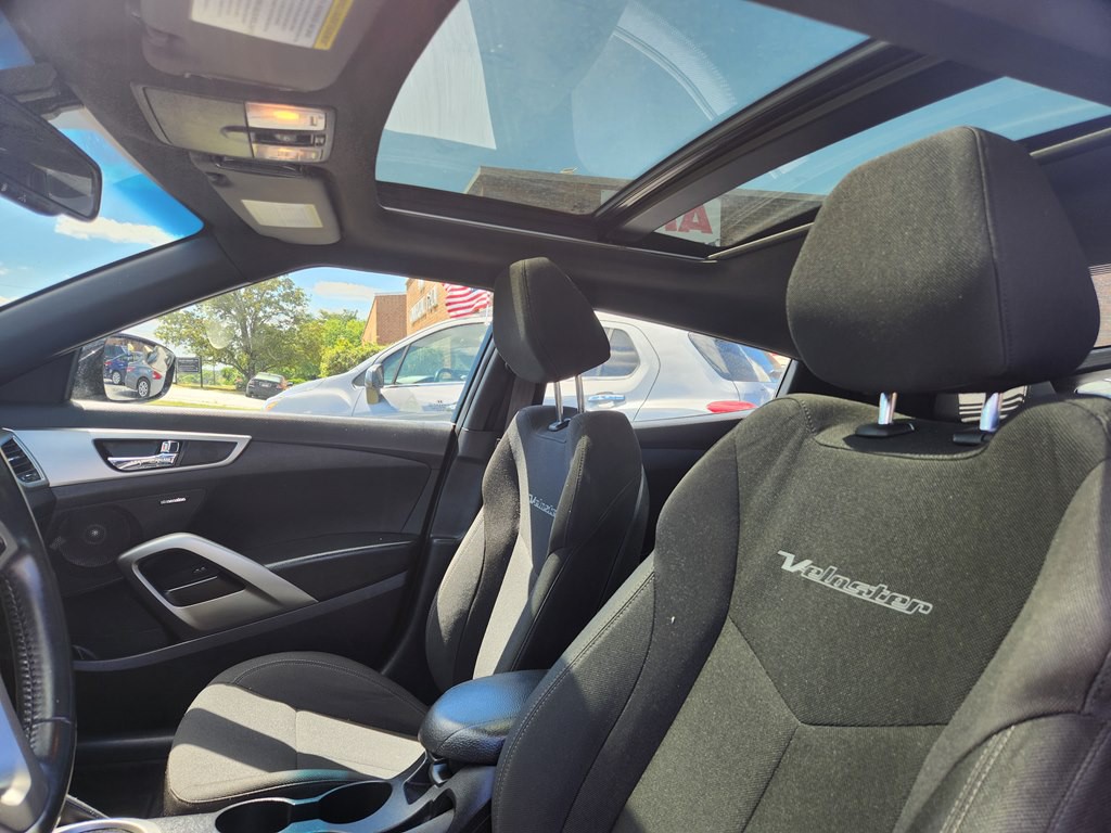 2017 Hyundai Veloster Image 11