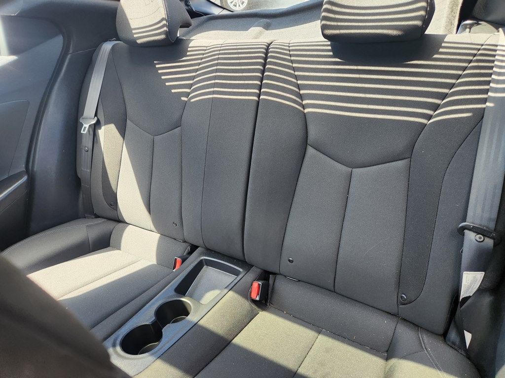 2017 Hyundai Veloster Image 12