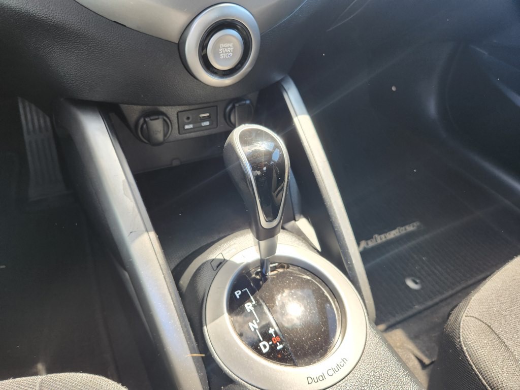 2017 Hyundai Veloster Image 14