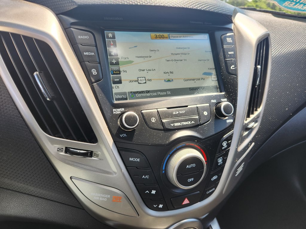 2017 Hyundai Veloster Image 16